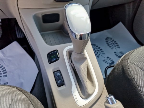 Automatic Car Rental in Nassau for City Drives and Beach Trips