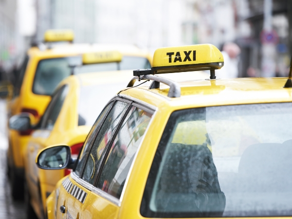 Taxi vs Rental Car in Nassau – What Tourists Should Choose
